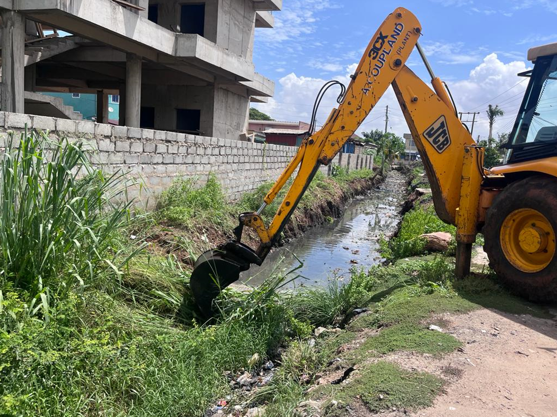 DESILTING WORKS OF SELECTED DRAINS WITHIN ABLEKUMA NORTH MUNICIPALITY